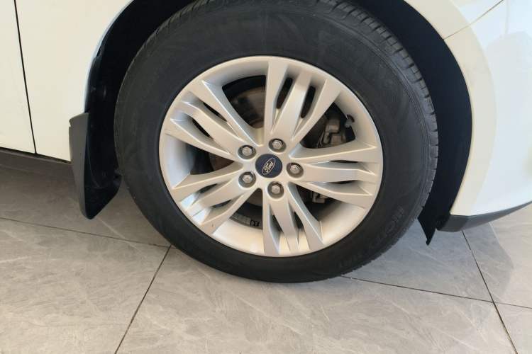 Used Ford Focus 2012 Hatchback 1.6L Automatic Comfort Model Right Front Wheel Hub