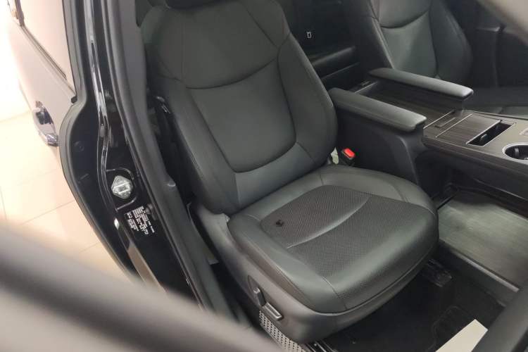 Used Toyota Granvia 2023 2.5L Hybrid Prestige VIP Edition
