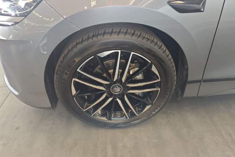 Used BYD Qin L 2025 EV 545KM Excellence Edition Left Front Wheel Hub