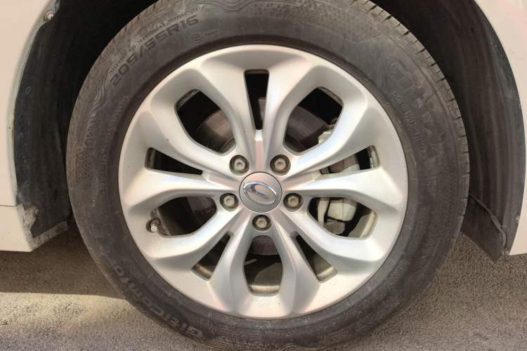 Used GAC Trumpchi GA4 2018 200T Automatic Luxury Edition Right Front Wheel Hub