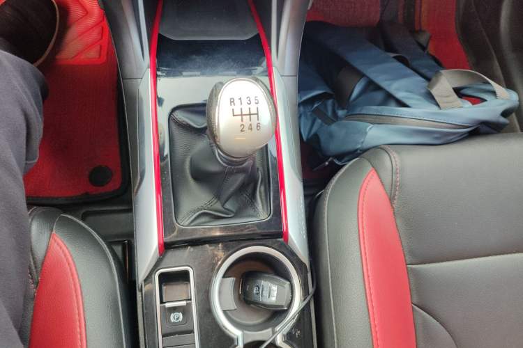 Used Haval H2 2017 Blue Label 1.5T Manual Two-Wheel Drive Luxury Model
