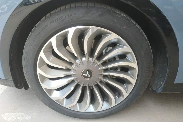 Used VOYAH FREE 2021 Two-Wheel Drive Standard Pure Electric City Edition Left Front Wheel Hub
