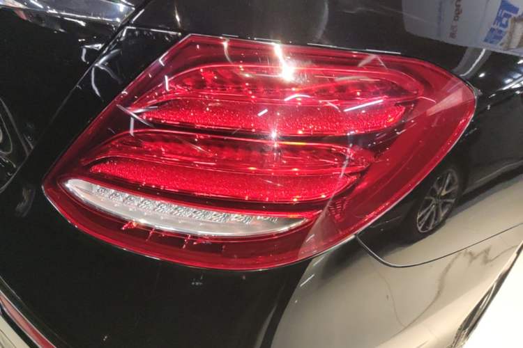 Used Mercedes-Benz E-Class 2019 Restyled E 300 L Sport Luxury Edition Right Rear Taillight
