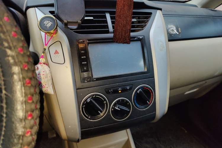 Used Venucia R50 2013 1.6L Manual Fashion Edition