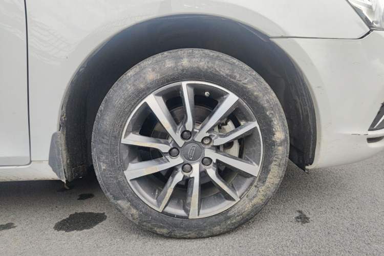 Used Geely Auto Emgrand 2019 Leading Edition 1.5L CVT Upward-Connected Model China VI Standard Right Front Wheel Hub