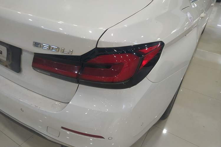 Used BMW 5 Series 2021 530Li Luxury Edition Premium Package Exterior 3