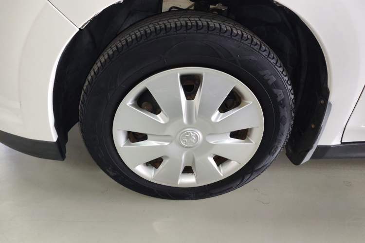 Used Venucia R50 2015 1.6L Manual Fashion Edition Exterior 4