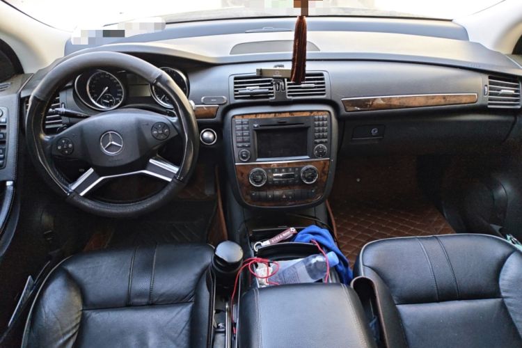 Used Mercedes-Benz R-Class 2011 R 350 L 4MATIC Center Console