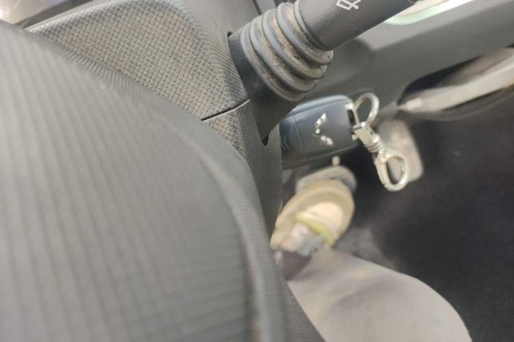 Used Wuling Hongguang MINIEV 2021 Macaron Fashion Model Lithium Iron Phosphate Vehicle Key