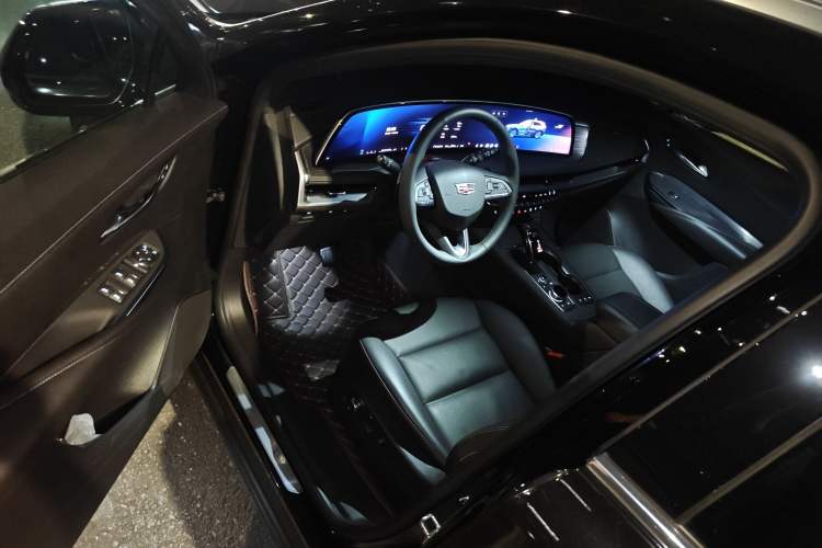 Used Cadillac XT4 2024 28T Two-Wheel-Drive Prestige Version Left Front Seat