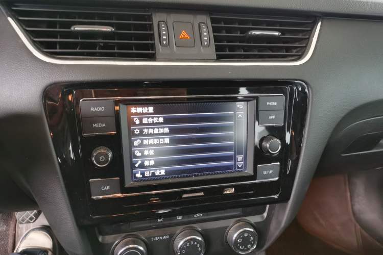 Used Skoda Octavia 2017 1.6L Manual Smart Drive Edition Audio And AC Panel