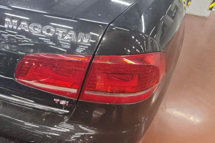 Used Volkswagen Magotan 2016 1.8TSI Luxury Comfort Model
