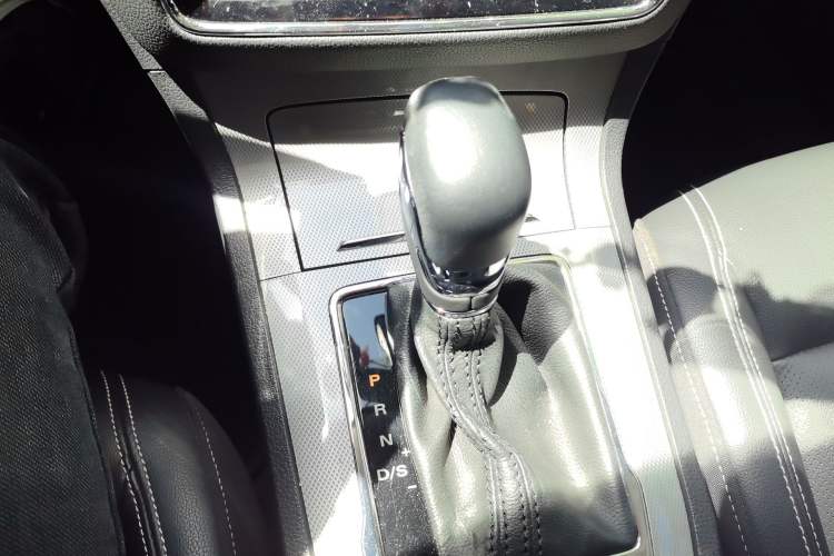 Used Roewe RX5 2017 20T Two-Wheel Drive Automatic Internet Elite Edition
