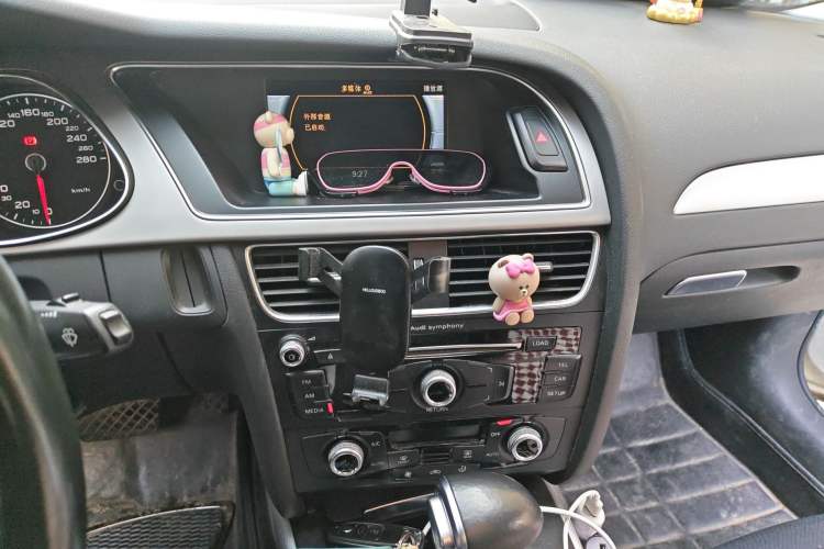 Used Audi A4L 2016 35 TFSI Collector's Edition Automatic Standard Model Audio And AC Panel