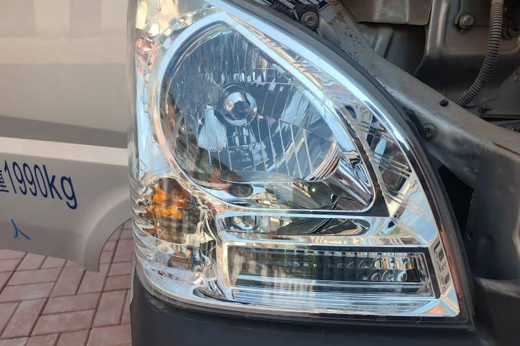 Used Wuling Rongguang Small Truck 2019 1.5L Base Version Double-Cab Euro VI L3C Right Front Headlight