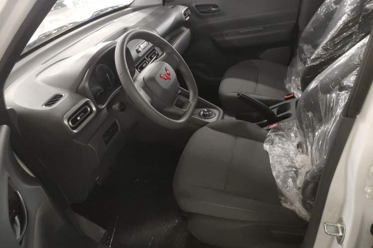 Used Wuling Hongguang New Energy 2025 Extended-Range Hybrid 50 km Utility Version
