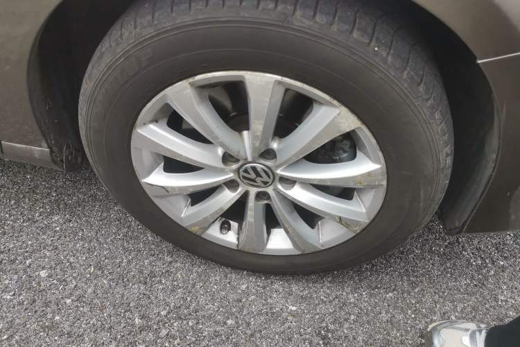 Used Volkswagen Magotan 2012 1.8TSI Luxury Model Right Front Wheel Hub