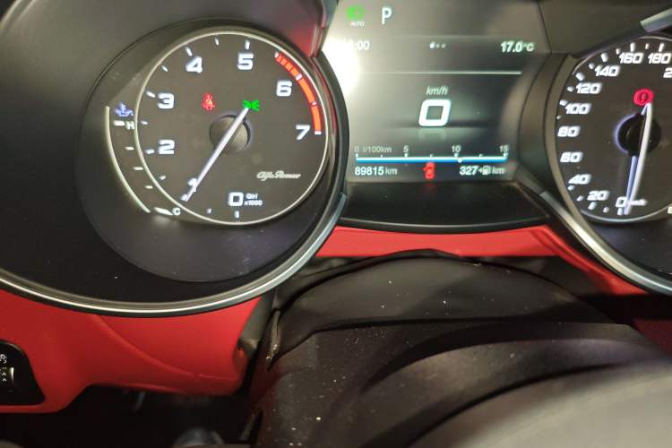 Used Alfa Romeo Stelvio 2017 2.0T 200HP Luxury Edition Odometer Close Up