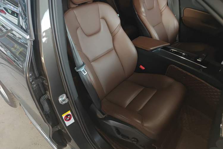 Used Volvo XC60 2022 B5 4x4 Zhiyi Luxury Edition