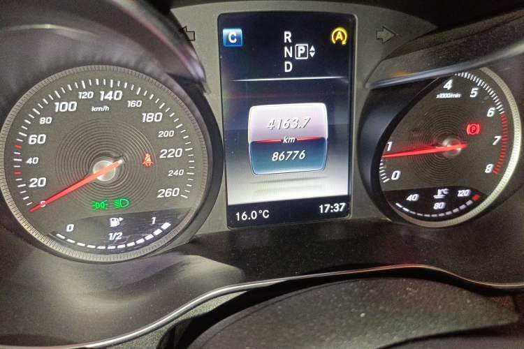 Used Mercedes-Benz C-Class 2015 Facelift C 200 L