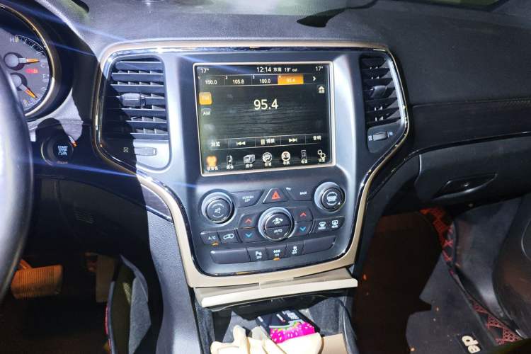 Used Jeep Grand Cherokee 2014 3.0L Comfort Navigation Edition Audio And AC Panel