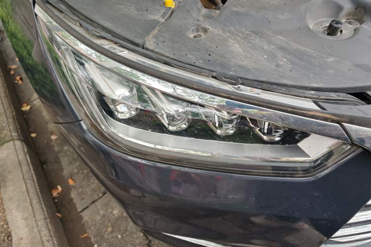 Used BYD Song 2021 Classic Edition 1.5T Automatic Elite Model Right Front Headlight