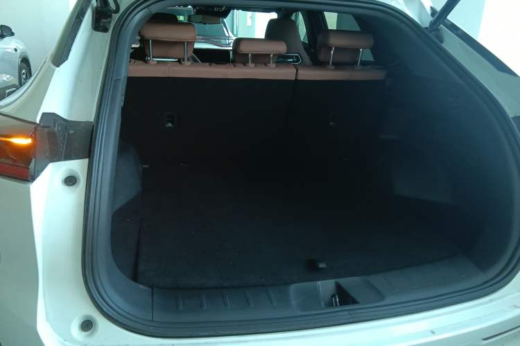 Used CHANGAN UNI-Z New Energy 2024 Blue Whale Smart Electric iDD 125km Beyond Edition Trunk