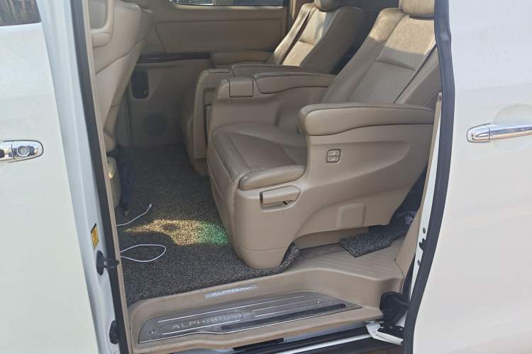 Used Toyota Alphard 2011 3.5L Luxury Edition