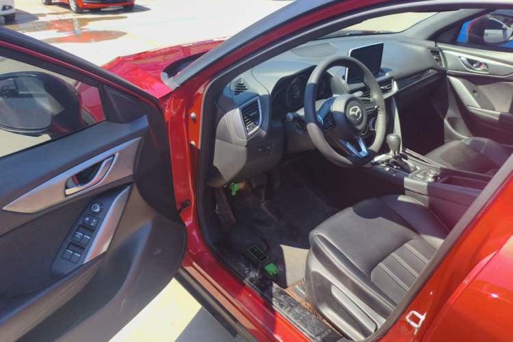 Used Mazda CX-4 2018 2.0L Automatic Two-Wheel Drive Blue Sky Dynamic Version China V Standard
