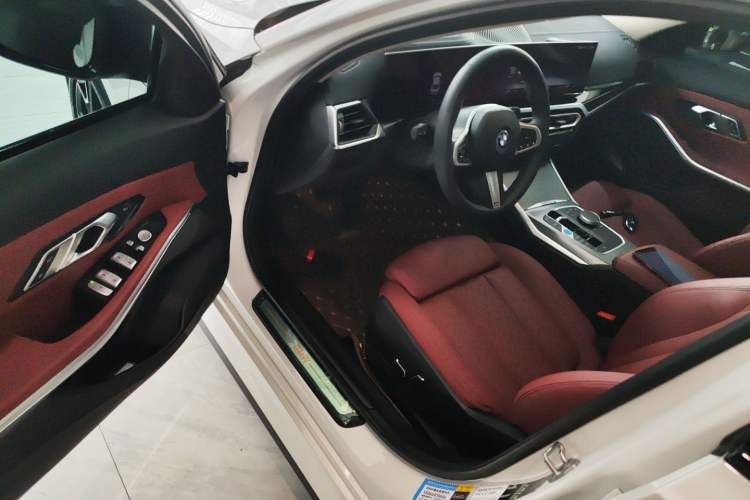 Used BMW i3 2023 eDrive 40 L Midnight Edition
