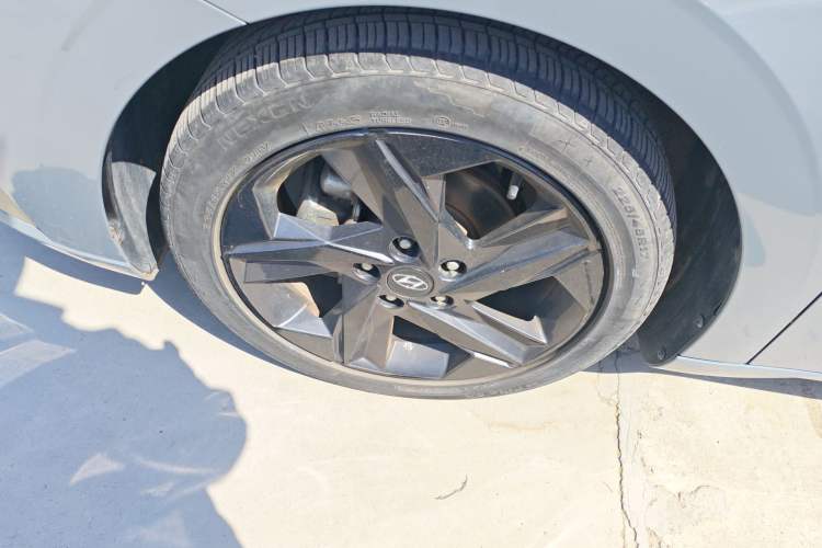 Used Hyundai Elantra 2022 1.5L CVT LUX Prestige Edition Left Front Wheel Hub