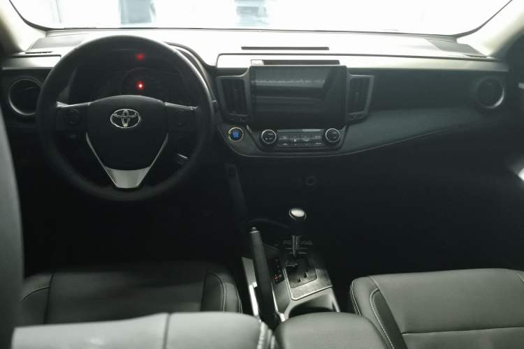 Used Toyota RAV4 2016 2.0L CVT Two-Wheel Drive Comfort Edition China V Standard Center Console
