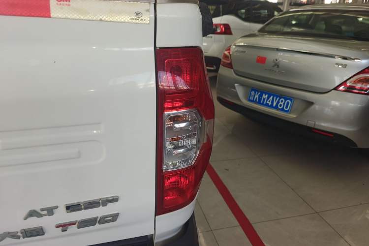 Used SAIC MAXUS T60 2017 2.0T Gasoline Automatic Two-Wheel Drive High-Ride Comfort-Grade Standard Cabin