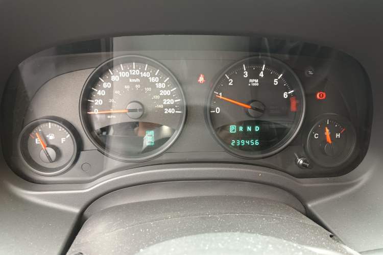 Used Jeep Compass 2011 2.4L four-wheel-drive sport version Instrument Cluster