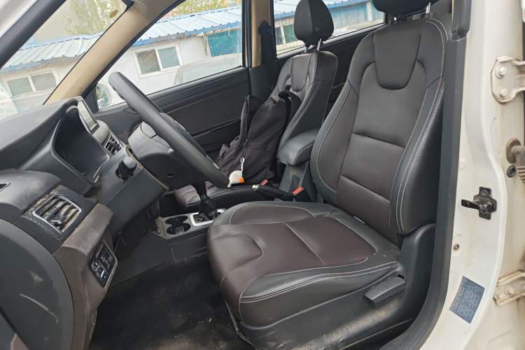 Used Dongfeng Fengon 330 2019 1.5L 330S Manual Comfort Version China VI Standard Left Front Seat