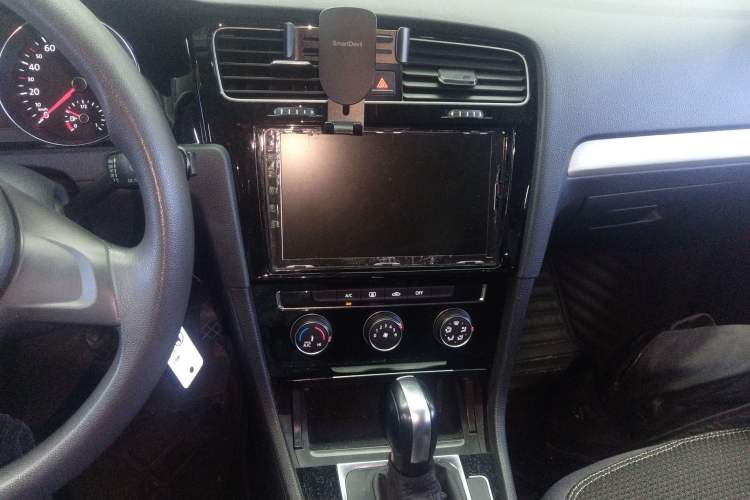 Used Volkswagen Golf 2018 1.6L Automatic Fashion Model
