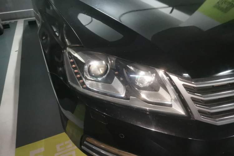 Used Volkswagen Magotan 2013 1.8TSI Luxury Model Right Front Headlight