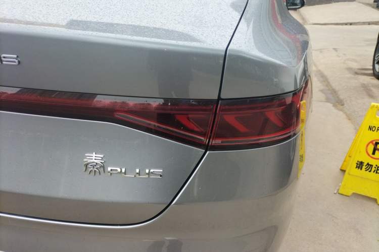 Used BYD Qin PLUS 2021 EV 400KM Luxury Model Right Rear Taillight