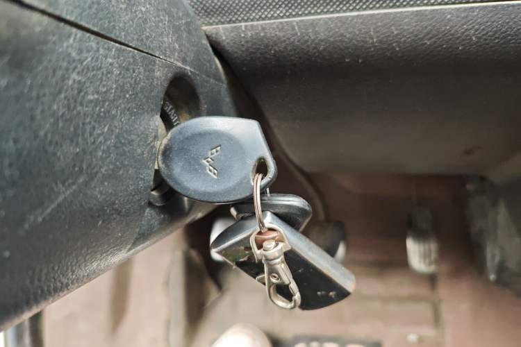 Used Wuling Rongguang 2011 1.2L Base Version
