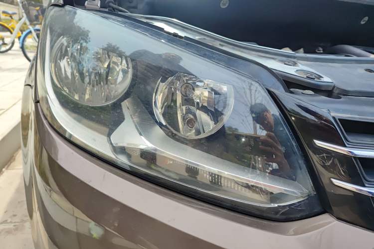 Used Volkswagen Touran 2011 1.4T DSG ZhiZhen Edition 5 Seats Right Front Headlight