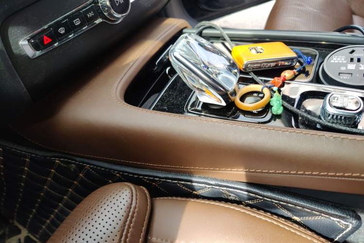 Used Volvo XC90 New Energy 2021 E-Drive Hybrid T8 Luxury Flagship 7-Seater Gear Lever