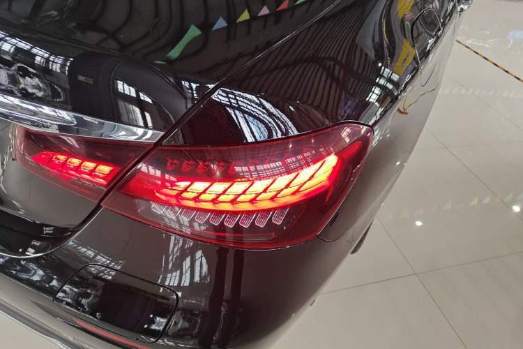 Used Mercedes-Benz E-Class New Energy 2023 E 350 e L Plug-in Hybrid Sedan
