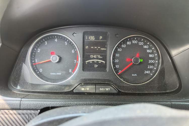 Used Volkswagen Cross Lavida 2014 1.4TSI DSG Odometer Close Up