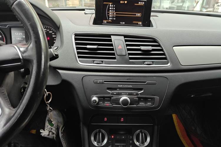 Used Audi Q3 2013 35 TFSI Ambition Edition Audio And AC Panel