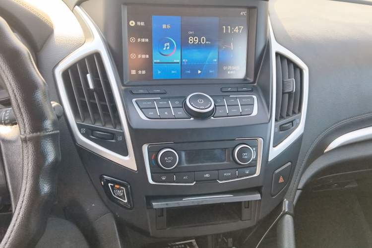 Used Dongfeng Aeolus AX7 2015 2.0L Manual Zhiyi Trim