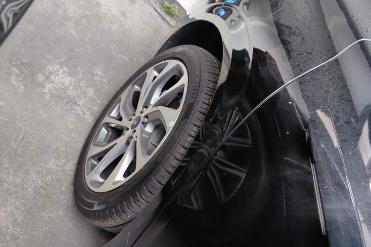 Used Ford Mondeo 2022 Facelifted EcoBoost 245 Ultimate Edition Right Rear Wheel Hub