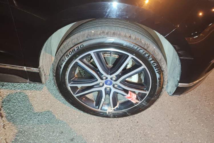 Used Ford Edge 2020 EcoBoost 245 Two-Wheel Drive Titanium 7-Seater Right Front Wheel Hub