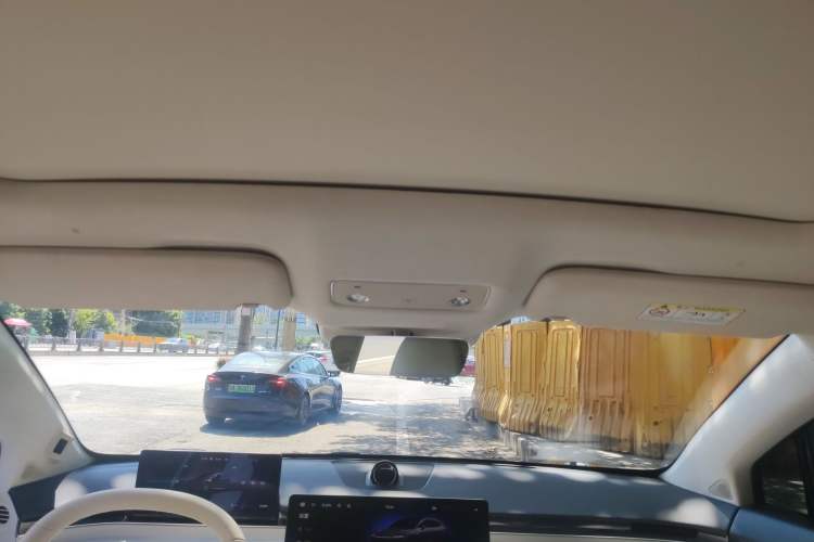 Used Hima Luxeed R7 2024 All-Electric 802 km Max Headliner