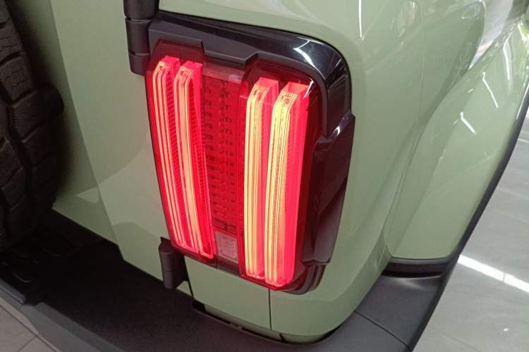 Used Tank 300 2021 City Edition 2.0T—Truly Stylish Right Rear Taillight