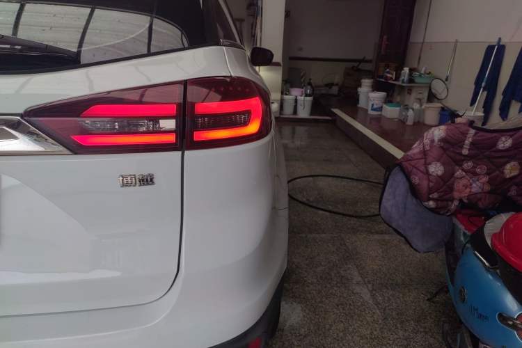 Used Geely Auto Emgrand X7 Sport 2018 1.8TD Automatic Two-Wheel Drive Smart Connect 4G Internet Edition
